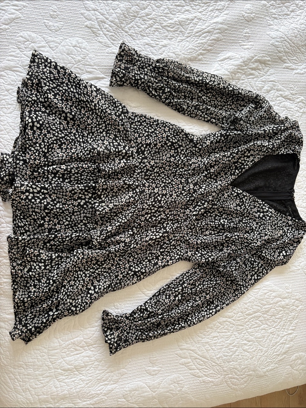 Dynamite Black & White Long Sleeve Floral Wrap Dress